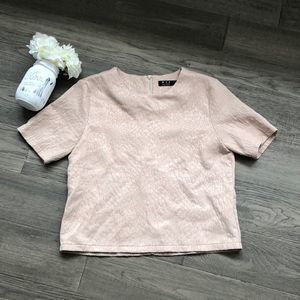 Amsterdam | Textured pink t-shirt with zipper